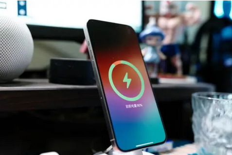 盐亭苹果15换屏服务分享用什么充电器给iPhone15充电更好 
